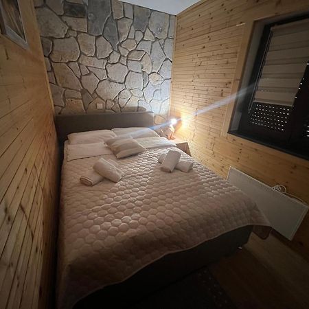 Zen Den Apartments Otočac Екстериор снимка
