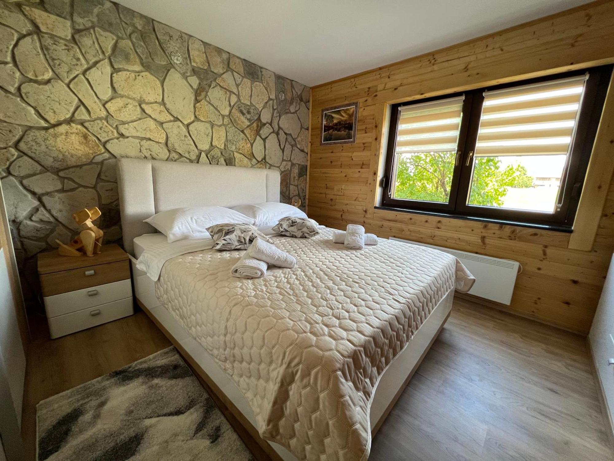 Zen Den Apartments Otočac Екстериор снимка