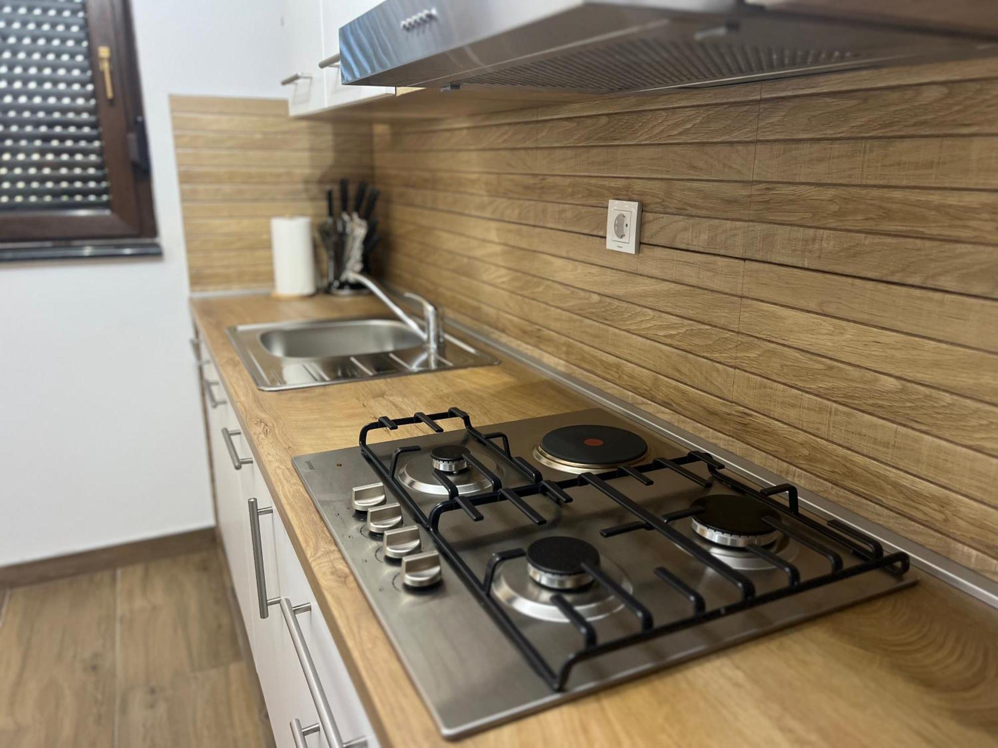 Zen Den Apartments Otočac Екстериор снимка