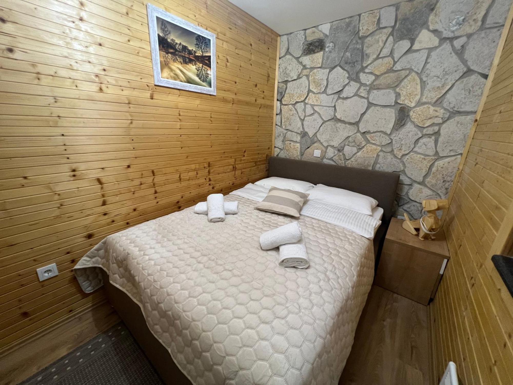 Zen Den Apartments Otočac Екстериор снимка