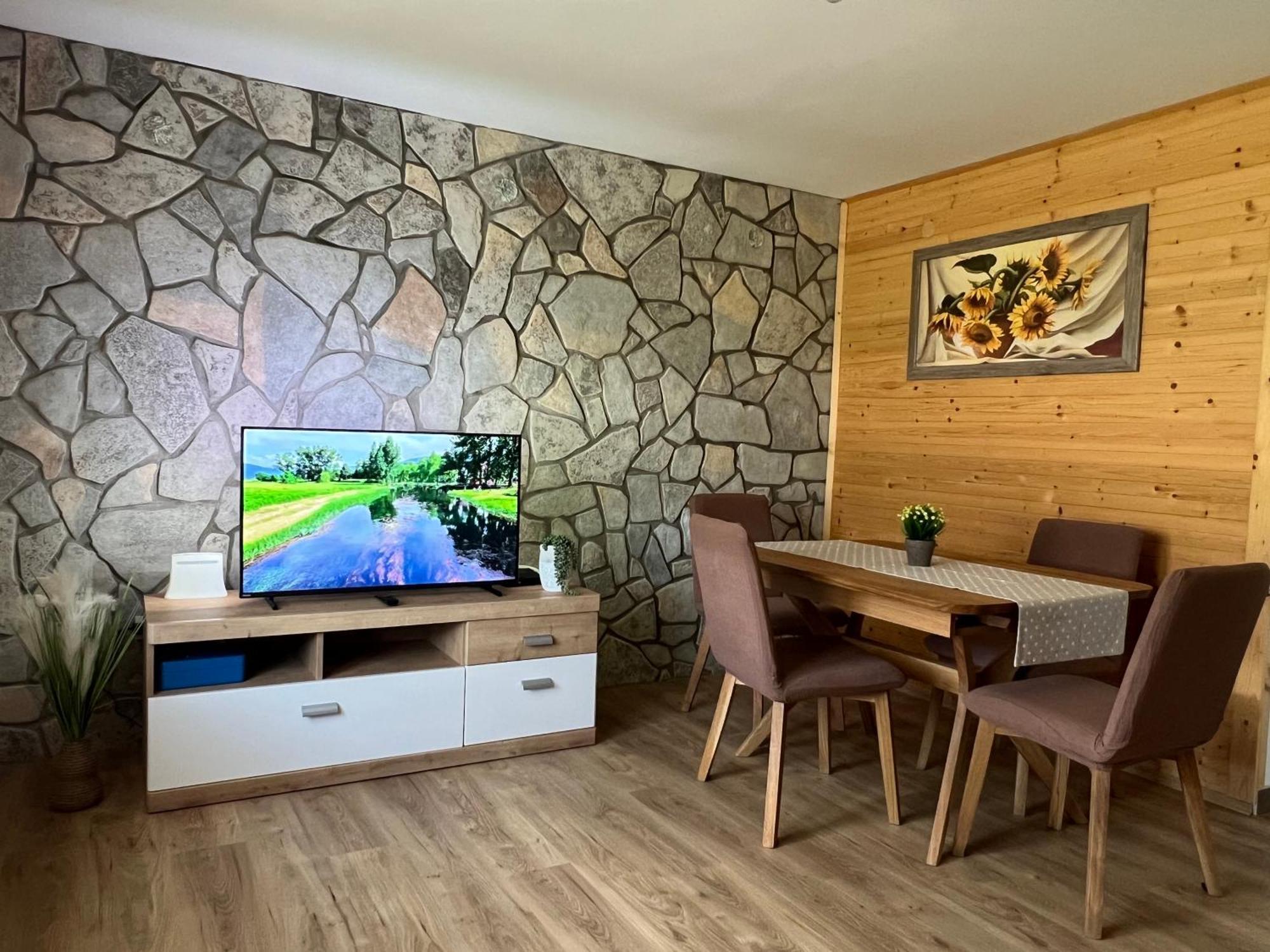 Zen Den Apartments Otočac Екстериор снимка